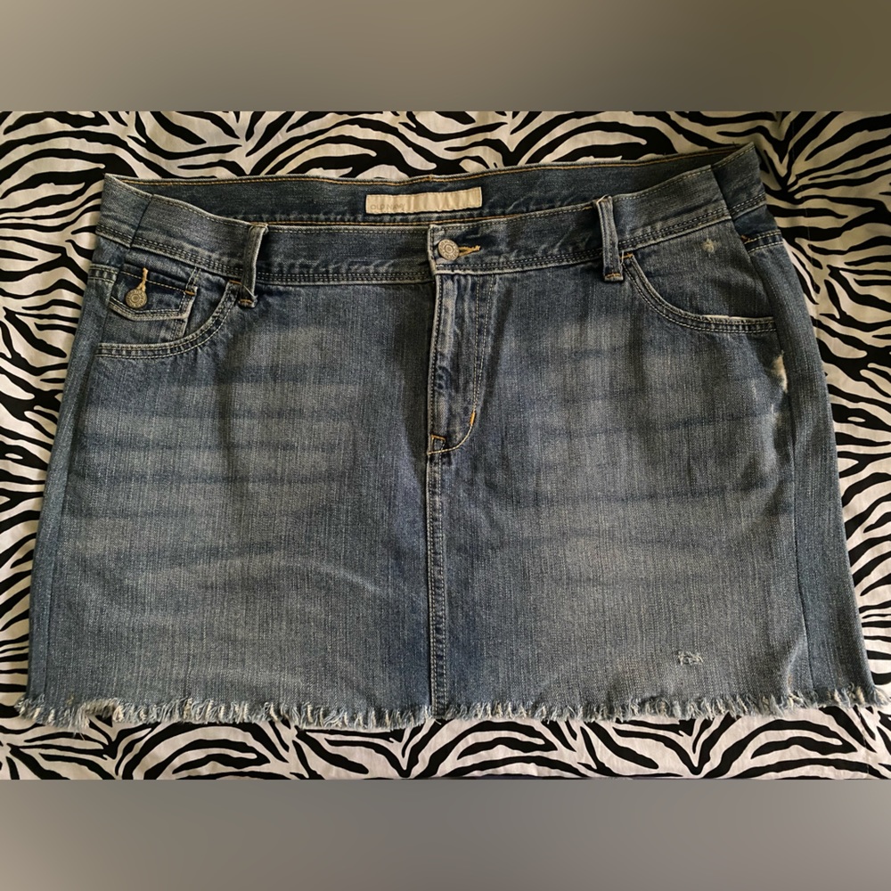 Vintage Old Navy distressed wash blue denim skirt with raw hem. ALTERED in size.